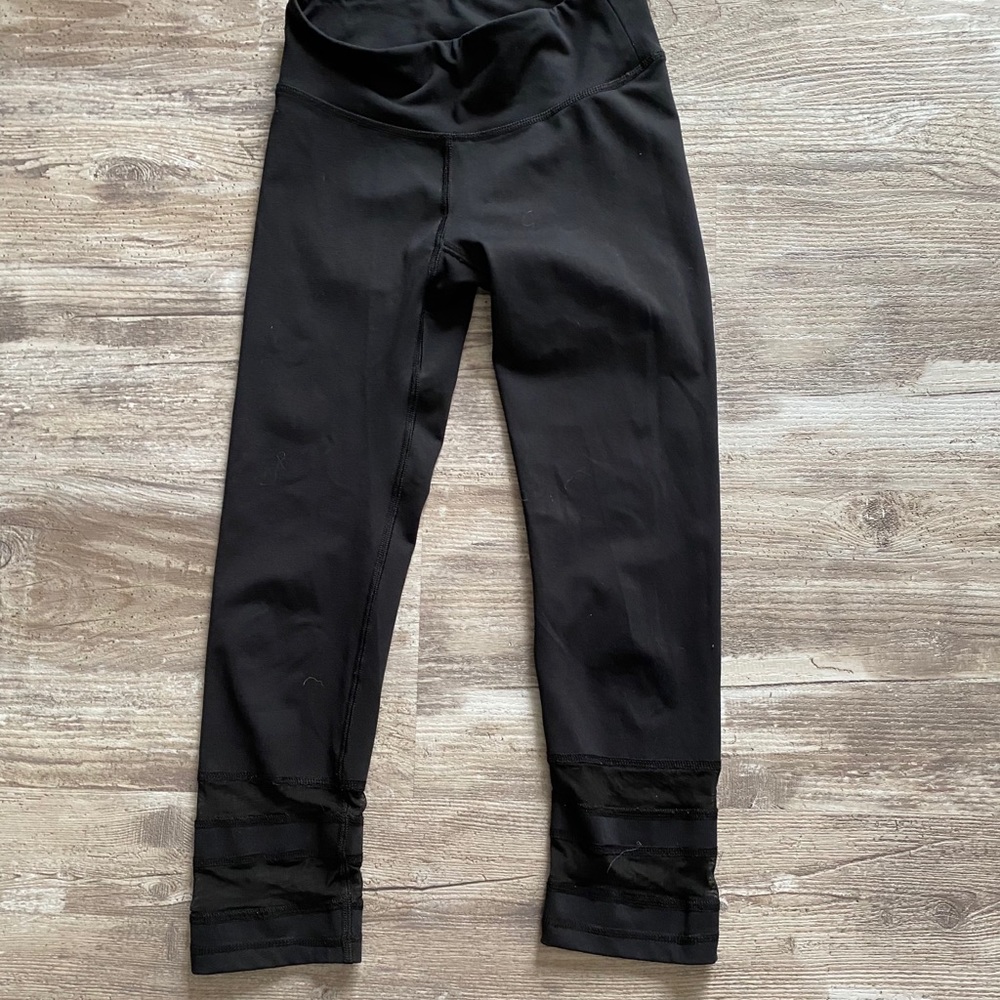 Black yoga pants calf length